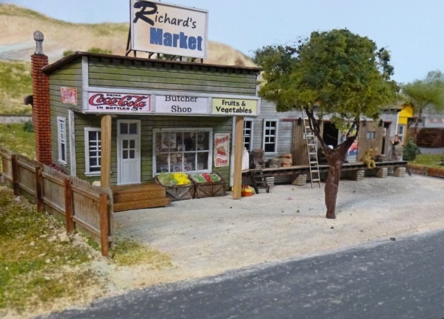 Mar: Richard's Market opens for business.