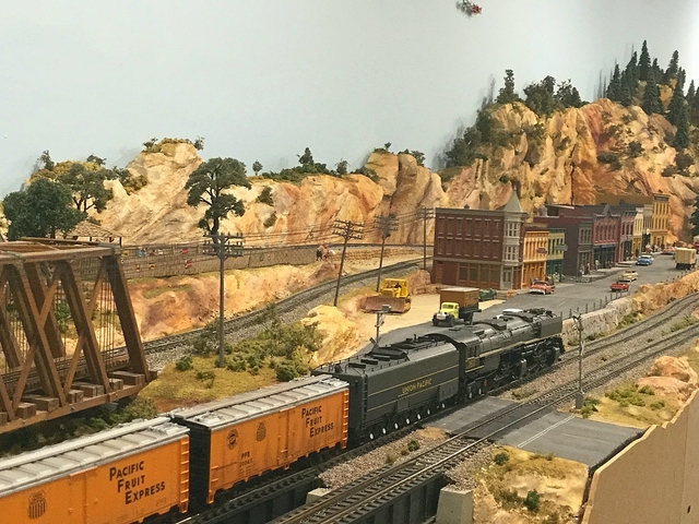 UP Challenger 3977 heads a string of reefers upgrade.