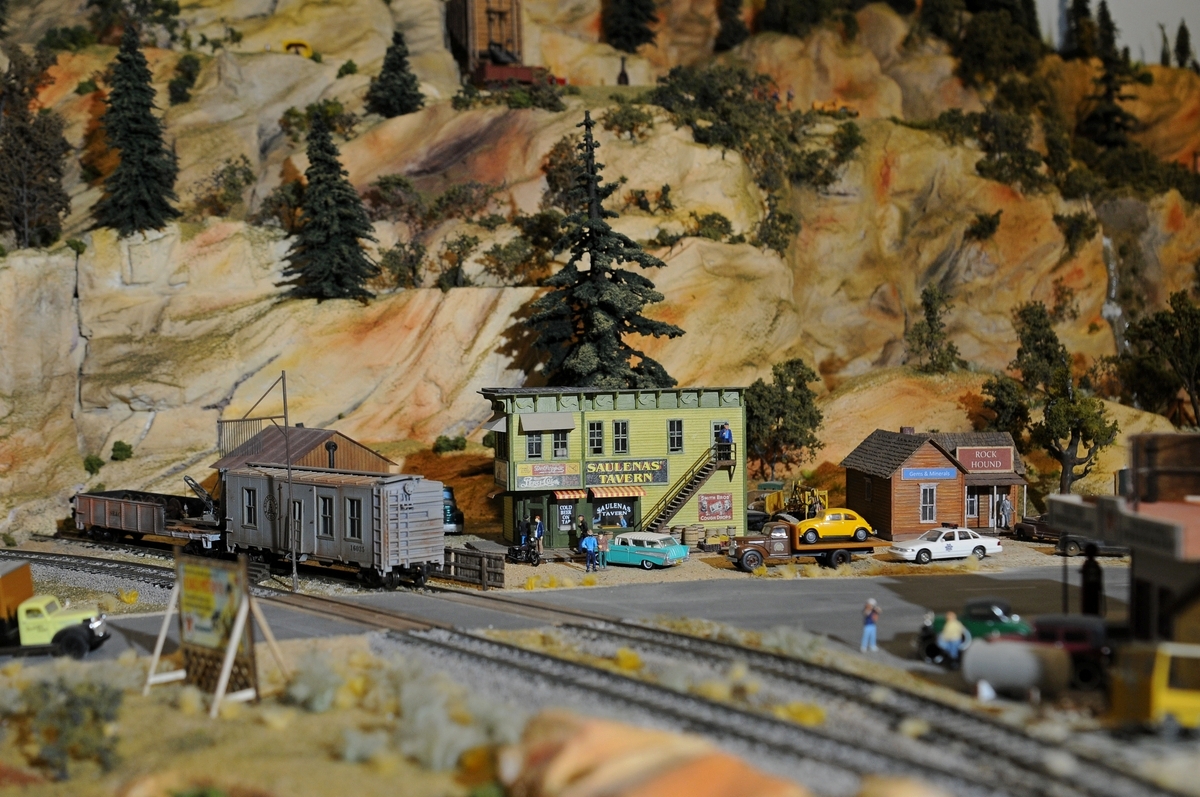 A photo experiment in depth of field: Saulenas' Tavern which appears on this site often.